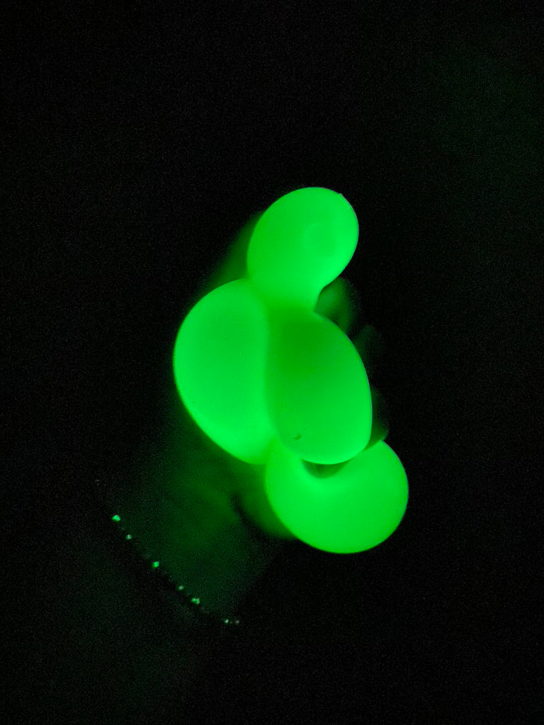 4 Green Luminescent Ceiling Balls